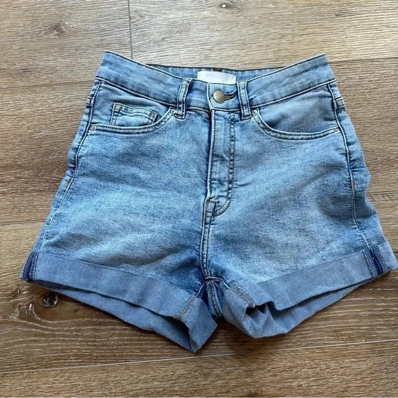 H&M Blue Jean Rolled Cuff Denim Shorts Size 2 GUC - Picture 2 of 8